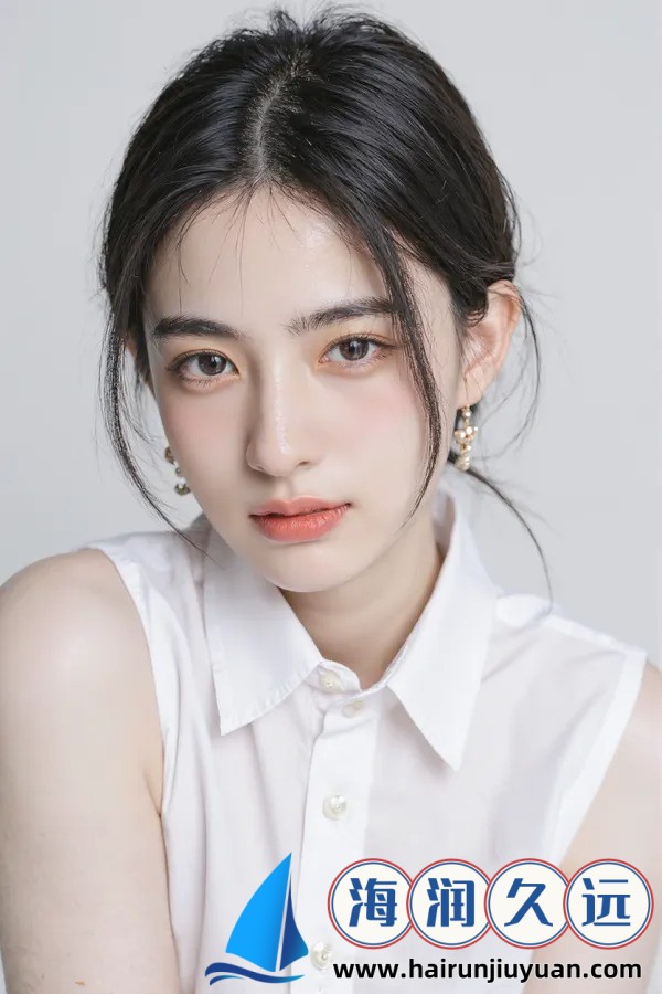 女生在男生面前张腿坐姿是什么？揭秘背后的心理与礼仪真相